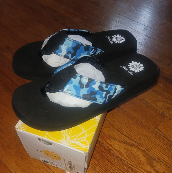 New Yellowbox Blue Camouflage Flip Flop - Picture 2 of 2